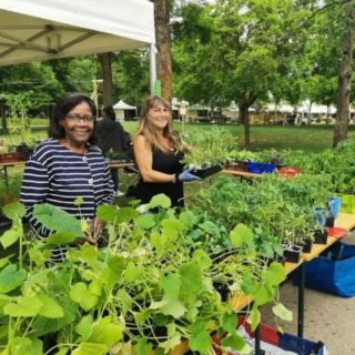 Babeth notre secrétaire et Christine responsable de la serre 3