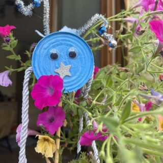 Hotel à insectes🪰🐝🦟 au milieu des pétunias